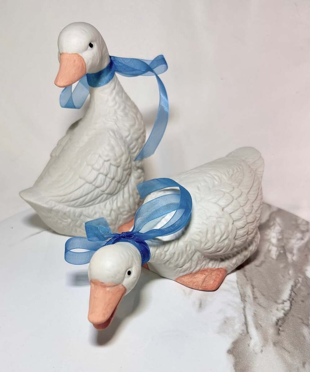 vintage Ceramic Kitschy Country Geese Figurines blue ribbons adorable !